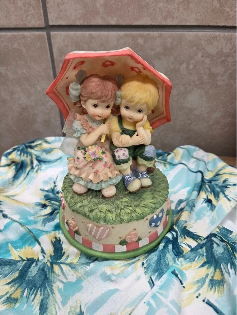 Vintage Boy Girl Under Umbrella Music Box Resin Figurine Romantic Nursery Decor